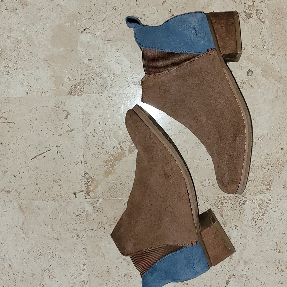 TOMS suede two-toned booties. Size 8